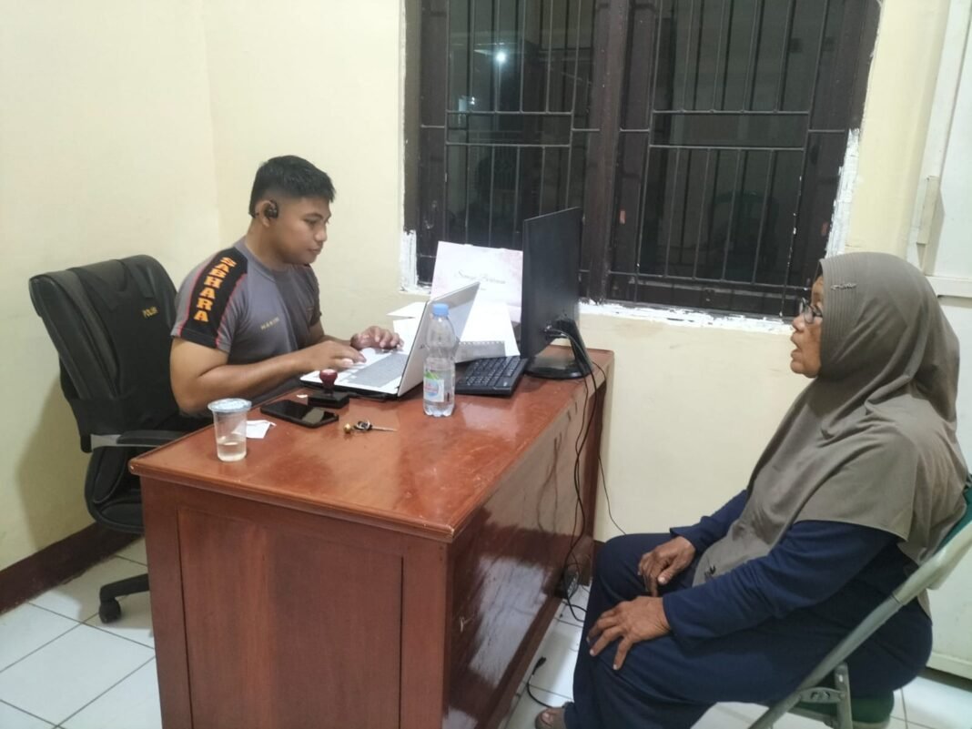 Polsek Balongan Terima Barang Bukti Kasus Dugaan Penganiayaan di Rawadalem Polsek Balongan Terima Barang Bukti Kasus Dugaan Penganiayaan di Rawadalem