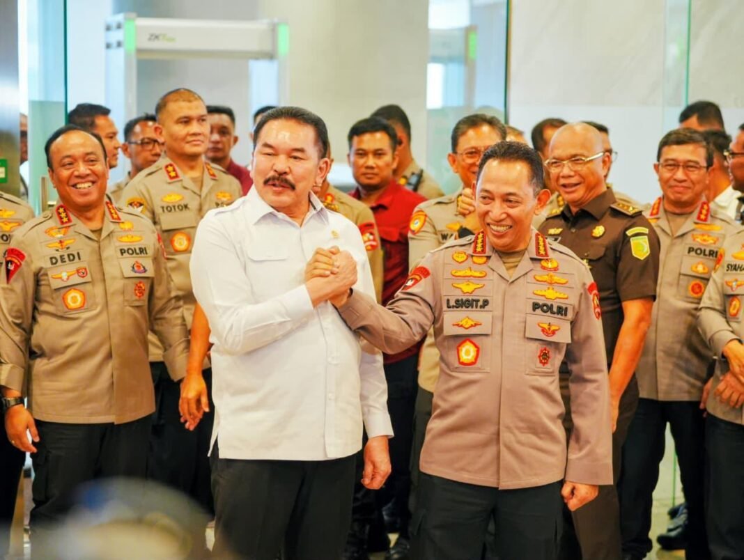 Kapolri dan Jaksa Agung Perkuat Sinergitas Penegakan Hukum, Pastikan Soliditas Institusi Kapolri dan Jaksa Agung Perkuat Sinergitas Penegakan Hukum, Pastikan Soliditas Institusi