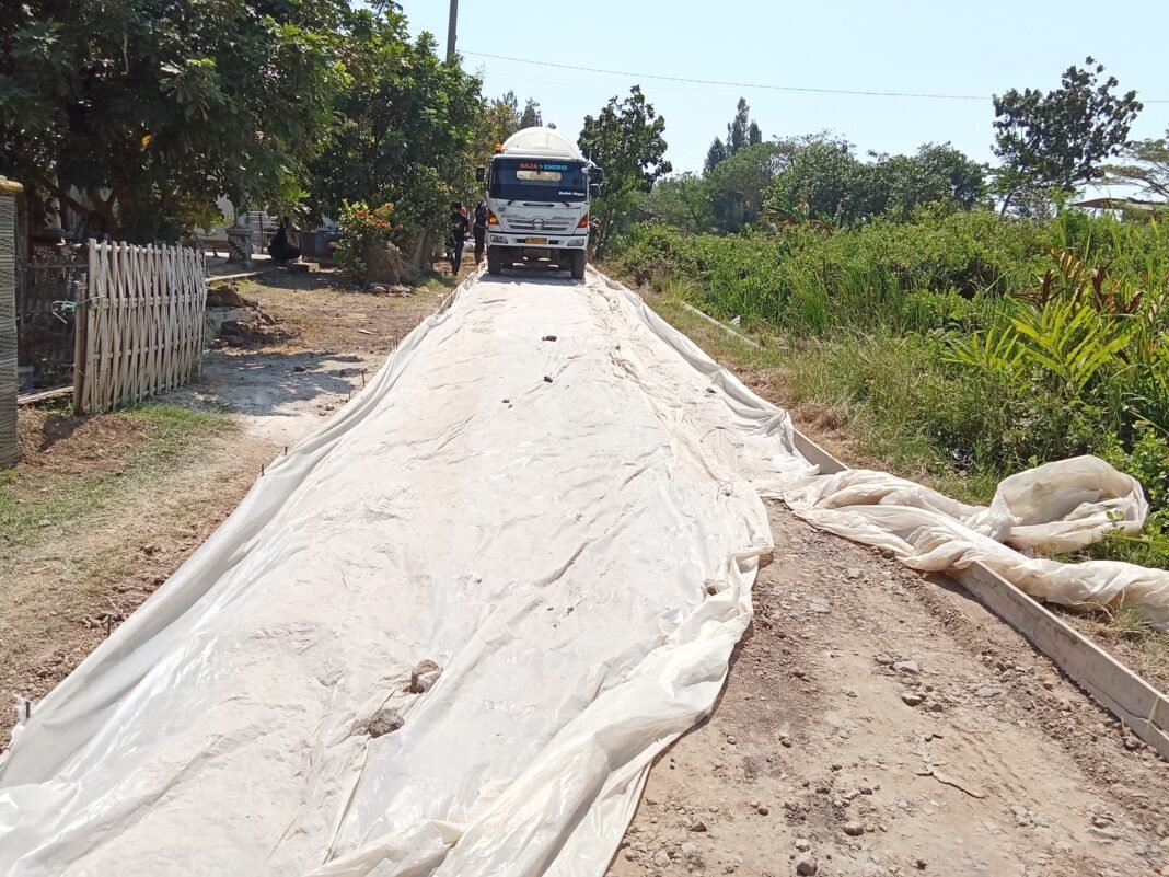 Warga Blok Waledan Akhirnya Bernapas Lega, Jalan Rusak yang Bertahun-tahun Dikeluhkan Kini Direhabilitasi Warga Blok Waledan Akhirnya Bernapas Lega, Jalan Rusak yang Bertahun-tahun Dikeluhkan Kini Direhabilitasi