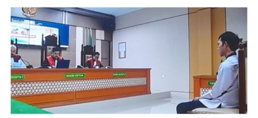 Puji Syukur, Hery Reang!” Pembunuh Satu Keluarga di Paoman Divonis Mati, Tangis Haru Pecah di PN Puji Syukur, Hery Reang!” Pembunuh Satu Keluarga di Paoman Divonis Mati, Tangis Haru Pecah di PN
