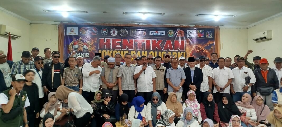 GMKR Serukan Penghentian Jokowi dan Oligarki, Desak Pemakzulan Gibran di Gedung Joang 45 GMKR Serukan Penghentian Jokowi dan Oligarki, Desak Pemakzulan Gibran di Gedung Joang 45