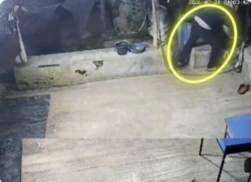 Maling Gasak Mesin Kompresor di Cantigi, Korban Rugi Rp2,5 Juta, Aksi Pelaku Terekam CCTV Maling Gasak Mesin Kompresor di Cantigi, Korban Rugi Rp2,5 Juta, Aksi Pelaku Terekam CCTV