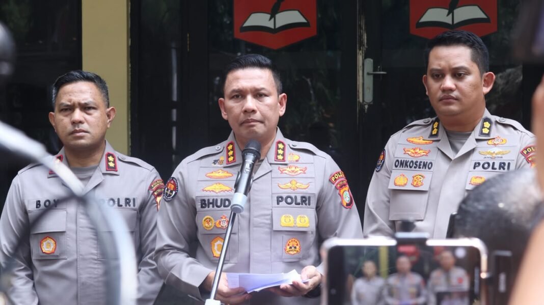 Polda Metro Jaya Jelaskan Temuan 996 Benda Menyerupai Senjata di Yayasan Jaksel Polda Metro Jaya Jelaskan Temuan 996 Benda Menyerupai Senjata di Yayasan Jaksel