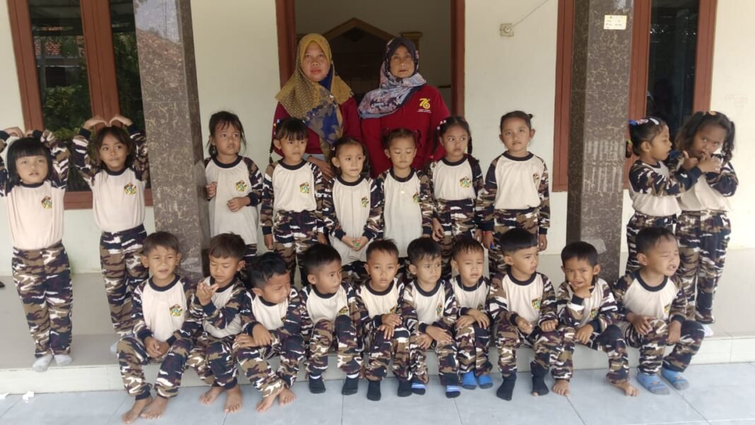 Akses Belajar Ditutup Pengurus Madrasah, Puluhan Murid PAUD Melati di Desa Sambimaya Terlantar Akses Belajar Ditutup Pengurus Madrasah, Puluhan Murid PAUD Melati di Desa Sambimaya Terlantar
