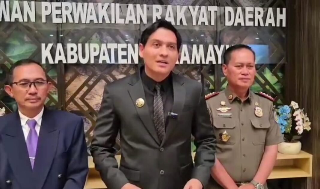 Bupati Lucky Hakim Tegaskan Tak Boleh Ada Peredaran Miras di Indramayu Bupati Lucky Hakim Tegaskan Tak Boleh Ada Peredaran Miras di Indramayu