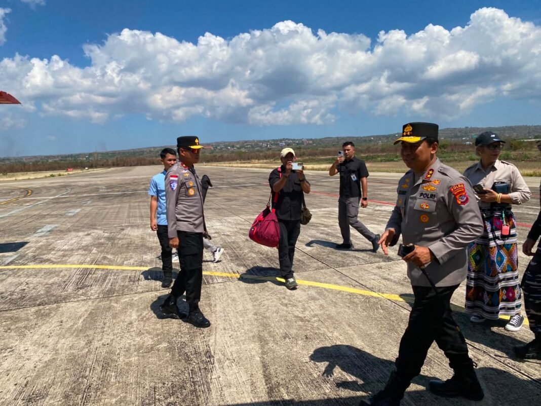 Gerak Cepat Polri Tanggap Gempa: Siang Kapolda NTT Terbang ke Sikka, Malam Ini Perkuatan Mabes Diberangkatkan Gerak Cepat Polri Tanggap Gempa: Siang Kapolda NTT Terbang ke Sikka, Malam Ini Perkuatan Mabes Diberangkatkan