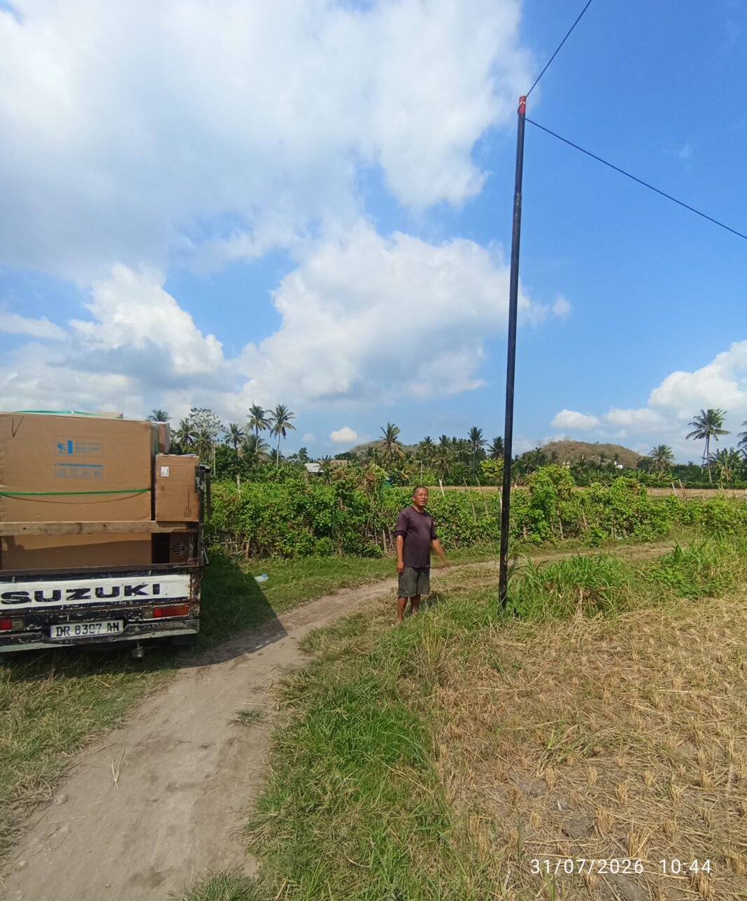 PEMILIK LAHAN PERTANYAKAN PEMBERIAN UANG DAN IZIN PEMASANGAN JARINGAN WiFi MYREPUBLIC DI DUSUN GUNUNG GUNDIL PEMILIK LAHAN PERTANYAKAN PEMBERIAN UANG DAN IZIN PEMASANGAN JARINGAN WiFi MYREPUBLIC DI DUSUN GUNUNG GUNDIL