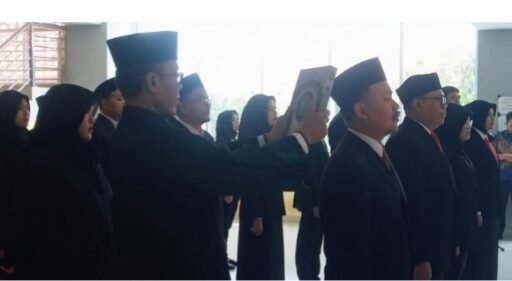 Polindra Lantik dan Ambil Sumpah PNS dalam Jabatan Fungsional Polindra Lantik dan Ambil Sumpah PNS dalam Jabatan Fungsional