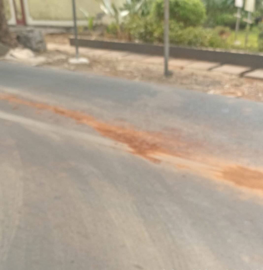 Diduga Buang Kupasan Tanah Sembarangan di Bambu Apus, Debu Tebal Ganggu Warga dan Arus Lalu Lintas Diduga Buang Kupasan Tanah Sembarangan di Bambu Apus, Debu Tebal Ganggu Warga dan Arus Lalu Lintas