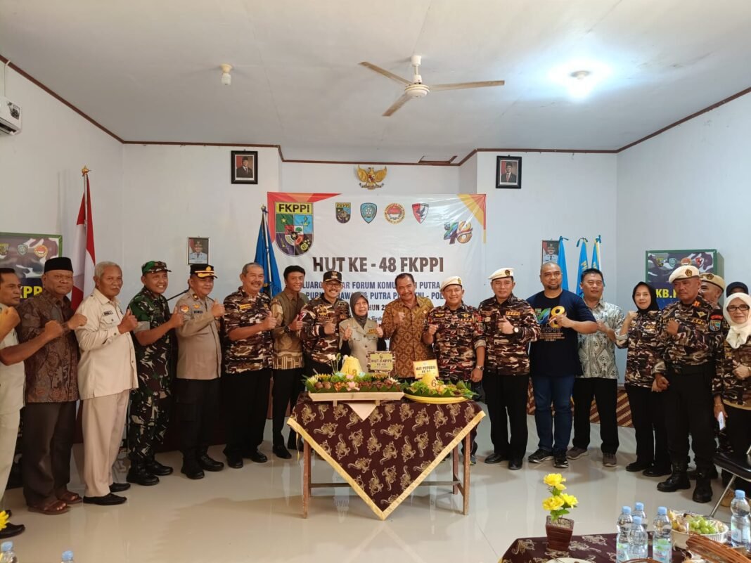 HUT ke-48 FKPPI Indramayu: Tabur Bunga, Santuni Veteran, Anak Yatim hingga Tegaskan Semangat Bela Negara HUT ke-48 FKPPI Indramayu: Tabur Bunga, Santuni Veteran, Anak Yatim hingga Tegaskan Semangat Bela Negara