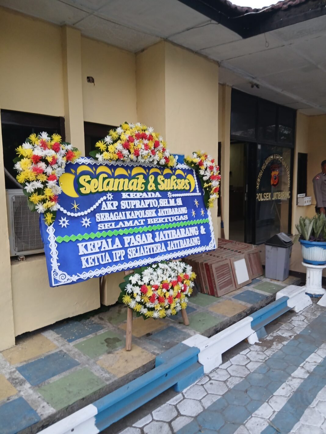 AKP Suprapto Resmi Pimpin Polsek Jatibarang, Pedagang Titip Pesan: Ciptakan Pasar Aman dan Kondusif AKP Suprapto Resmi Pimpin Polsek Jatibarang, Pedagang Titip Pesan: Ciptakan Pasar Aman dan Kondusif