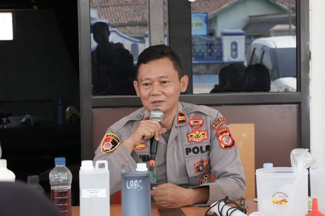 Polres Indramayu Bekali Warga Gadingan Keterampilan UMKM Polres Indramayu Bekali Warga Gadingan Keterampilan UMKM
