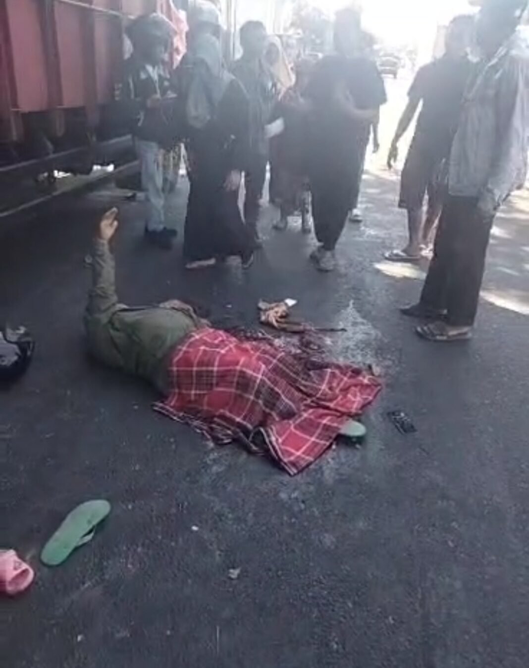 SOPIR TAK DITAHAN, KORBAN DISEBUT LALAI, KELUARGA PERTANYAKAN KEPASTIAN HUKUM SOPIR TAK DITAHAN, KORBAN DISEBUT LALAI, KELUARGA PERTANYAKAN KEPASTIAN HUKUM