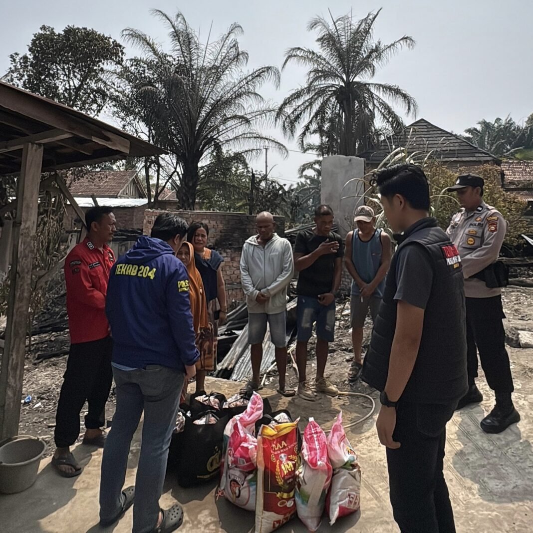 Polda & Polres Muba Salurkan Bantuan Lewat Polsek Bayung Lencir Polda & Polres Muba Salurkan Bantuan Lewat Polsek Bayung Lencir