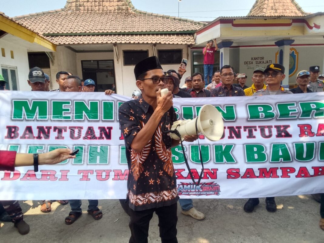 Warga AMUK Gelar Audiensi di Desa Sukajati, Desak Klarifikasi Dugaan Beras Bantuan di Garasi Kuwu Warga AMUK Gelar Audiensi di Desa Sukajati, Desak Klarifikasi Dugaan Beras Bantuan di Garasi Kuwu
