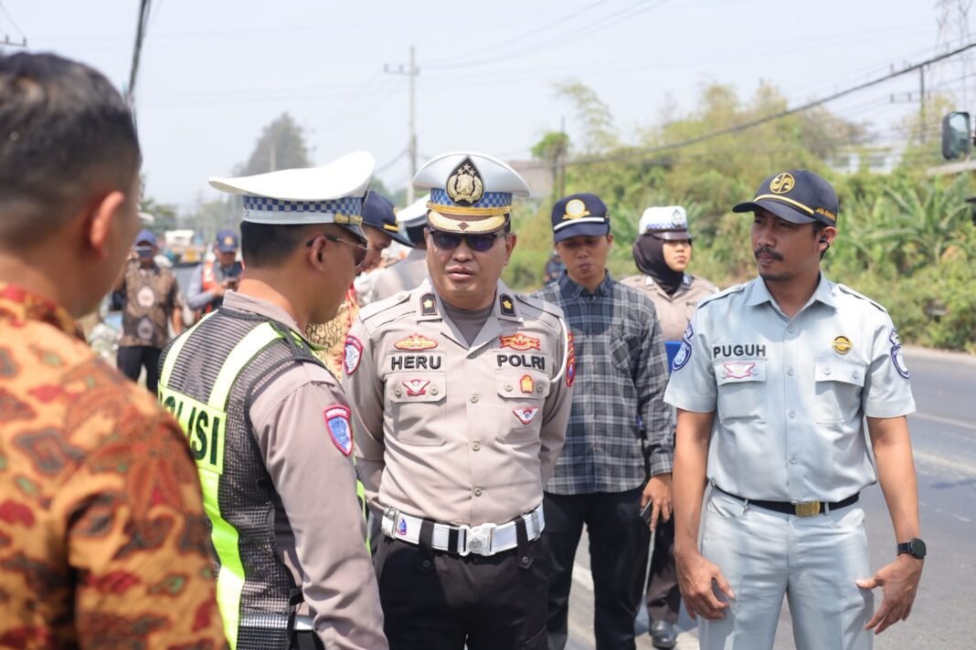 Jalan Raya Krikilan Driyorejo Dikaji sebagai Blackspot, Satlantas Polres Gresik Gandeng Tim Ahli Jalan Raya Krikilan Driyorejo Dikaji sebagai Blackspot, Satlantas Polres Gresik Gandeng Tim Ahli
