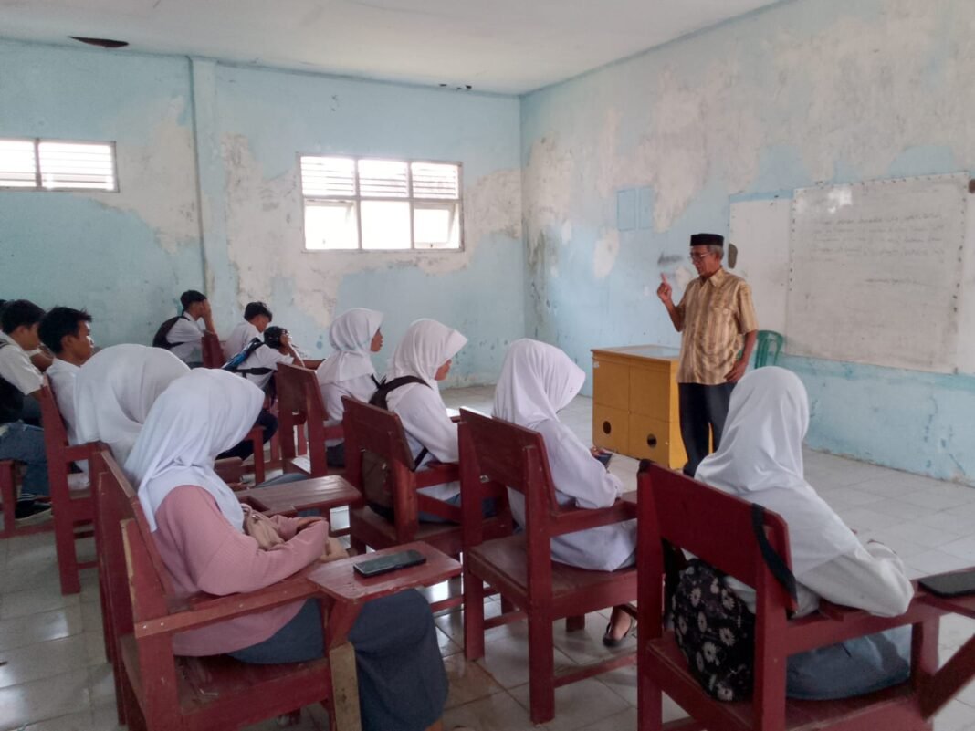 Di Tengah Keterbatasan, Suwarto Surya Tetap Berjuang Majukan Pendidikan di Haurgeulis Di Tengah Keterbatasan, Suwarto Surya Tetap Berjuang Majukan Pendidikan di Haurgeulis
