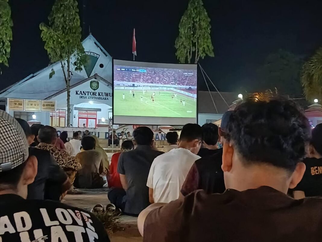 Nobar Pecah! Warga Kertanegara Rayakan Kemenangan Dramatis Timnas Indonesia Nobar Pecah! Warga Kertanegara Rayakan Kemenangan Dramatis Timnas Indonesia
