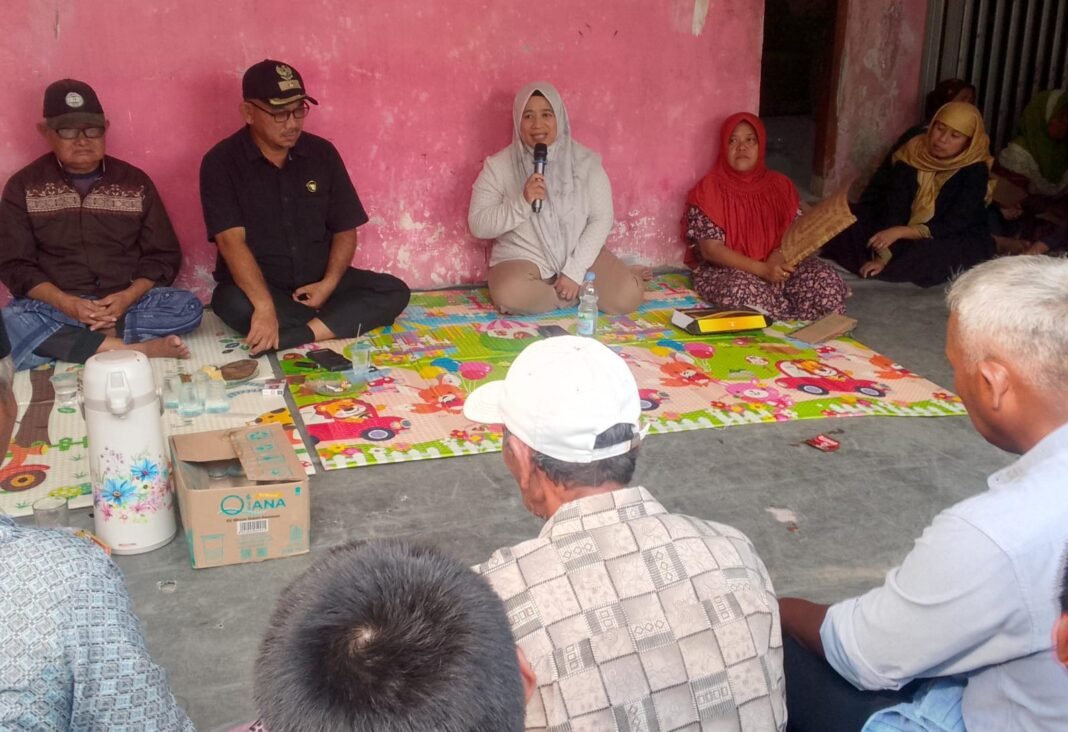 Dialog dengan Warga Kedungwungu, Anggota DPRD Jabar Diah Fitri Maryani Serap Aspirasi masyarakat. Dialog dengan Warga Kedungwungu, Anggota DPRD Jabar Diah Fitri Maryani Serap Aspirasi masyarakat.