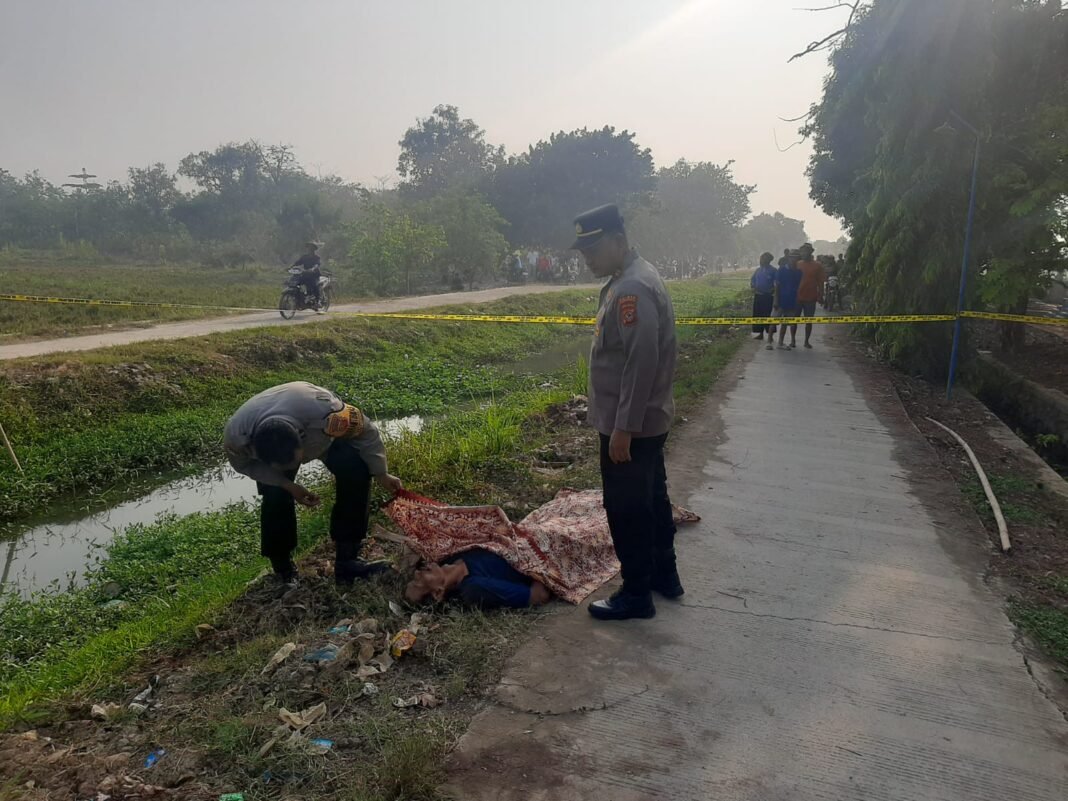 Geger ! Pria Ditemukan Tewas di Depan TPU Buyut Rendani Indramayu, Polisi Amankan Sejumlah Barang Bukti Geger ! Pria Ditemukan Tewas di Depan TPU Buyut Rendani Indramayu, Polisi Amankan Sejumlah Barang Bukti