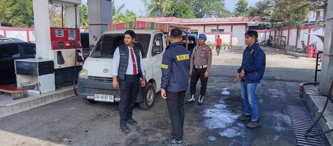 Kapolres Mitra Bersama Kasat Reskrim sidak langsung ke SPBU mitra, aman terkendali dan lancar Kapolres Mitra Bersama Kasat Reskrim sidak langsung ke SPBU mitra, aman terkendali dan lancar