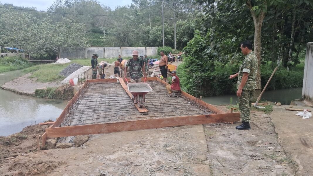 Kodim 0207/Simalungun Pembangunan Jembatan Gantung di Nagori Kahean Progres 67 Persen Kodim 0207/Simalungun Pembangunan Jembatan Gantung di Nagori Kahean Progres 67 Persen