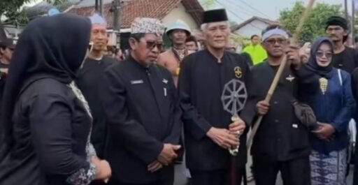 Tokoh Budaya dan Warga Indramayu Gelar Kirab Haul Raden Arya Wiralodra Tokoh Budaya dan Warga Indramayu Gelar Kirab Haul Raden Arya Wiralodra