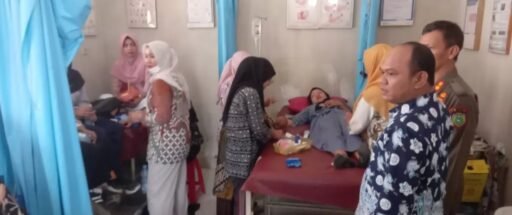 105 Siswa SMAN 1 Tukdana Indramayu Keracunan MBG, 2 Dirujuk ke RSUD 105 Siswa SMAN 1 Tukdana Indramayu Keracunan MBG, 2 Dirujuk ke RSUD