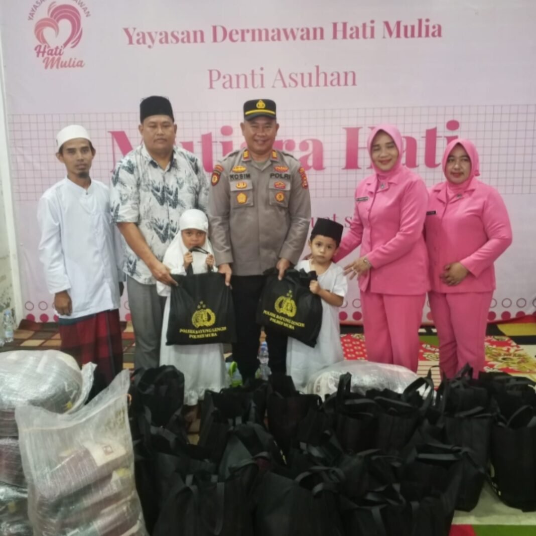 Jumat Berkah: Kapolsek & Bhayangkari Berbagi ke Anak Yatim Jumat Berkah: Kapolsek & Bhayangkari Berbagi ke Anak Yatim
